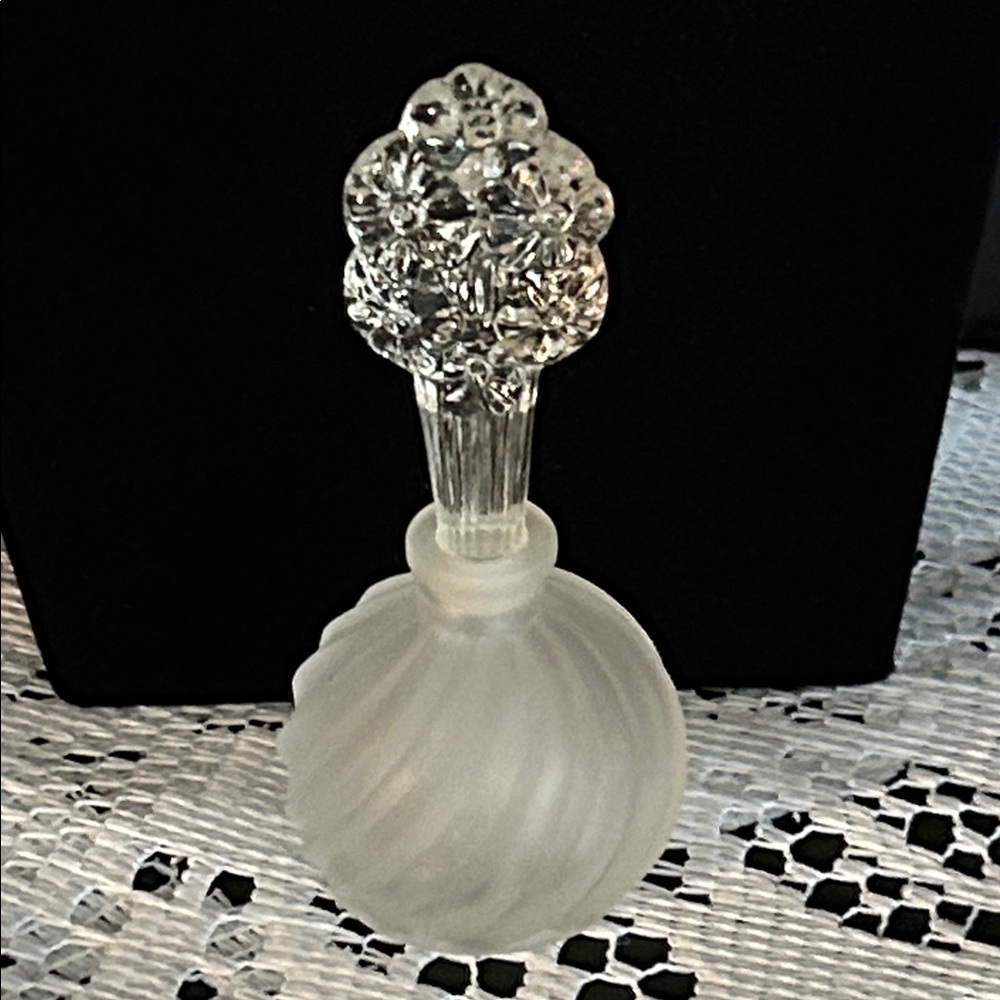 Elegant Vintage Frosted Glass Perfume Bottle with Floral Stopper